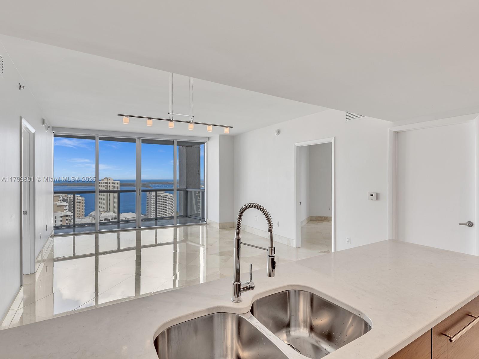 Building Photo - 475 Brickell Ave