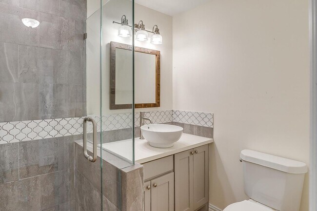 Building Photo - Adorable 1/1 Studio Apartment in Arlington...