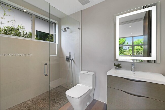 Building Photo - 1379 N Venetian Way