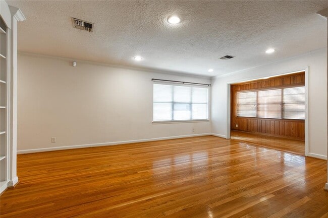 Building Photo - 3026 Prescott St