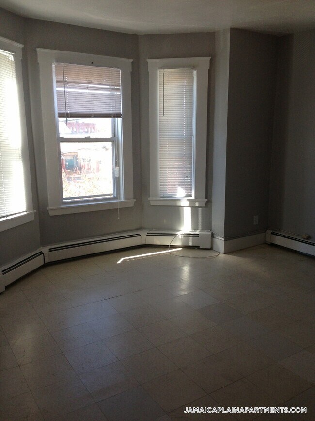 Building Photo - 36 Mozart St