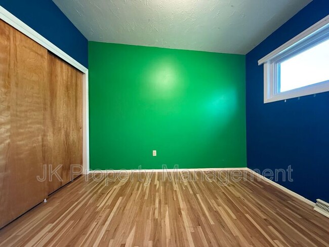Building Photo - 1015 Carlos Dr