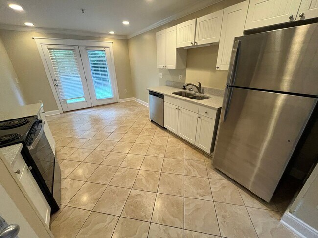 Building Photo - 14-1414 Jones