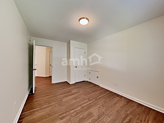 Building Photo - 817 Laramie Ct