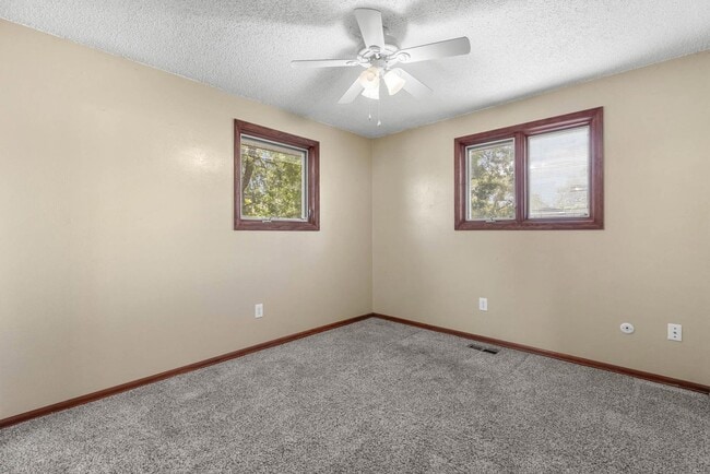 Building Photo - Available NOW! 3 Bedroom 1 Bath Beautiful Home in Arvada!