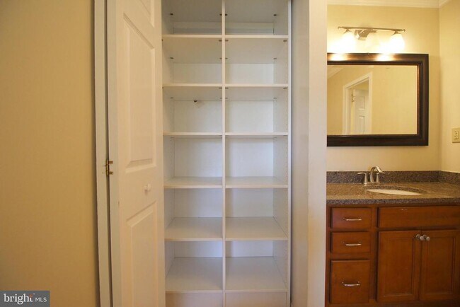 Building Photo - 1225 Martha Custis Dr