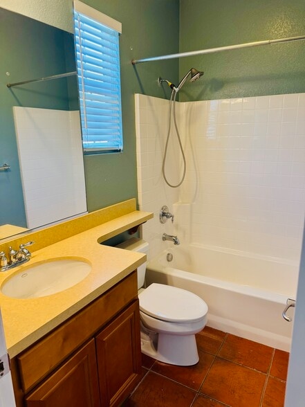 Building Photo - 2627 Bellezza Dr