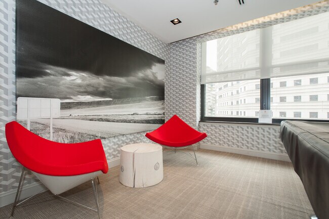 Building Photo - 102 Christopher Columbus Dr