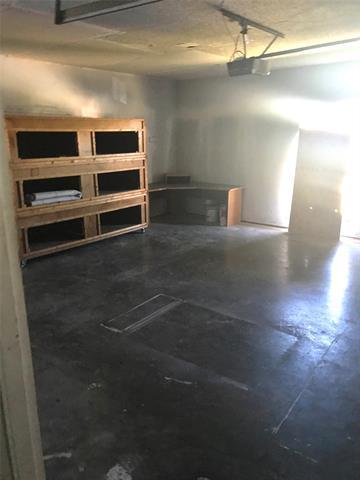 Building Photo - 304 E 6th St