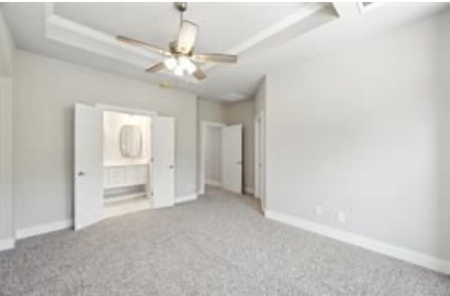 Building Photo - 110 S Market St