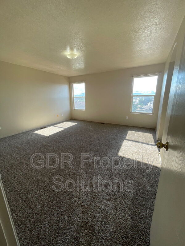 Building Photo - 716 Mesa Del Rio St NW