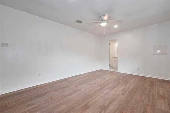 Building Photo - 25303 Lynbriar Ln