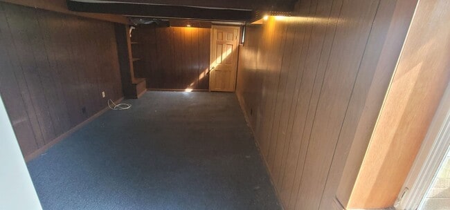 Building Photo - Duluth, MN - 4 bedroom - 2 bathroom