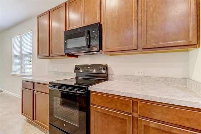 Building Photo - Spacious 4-Bedroom Home Near Amelia Island...