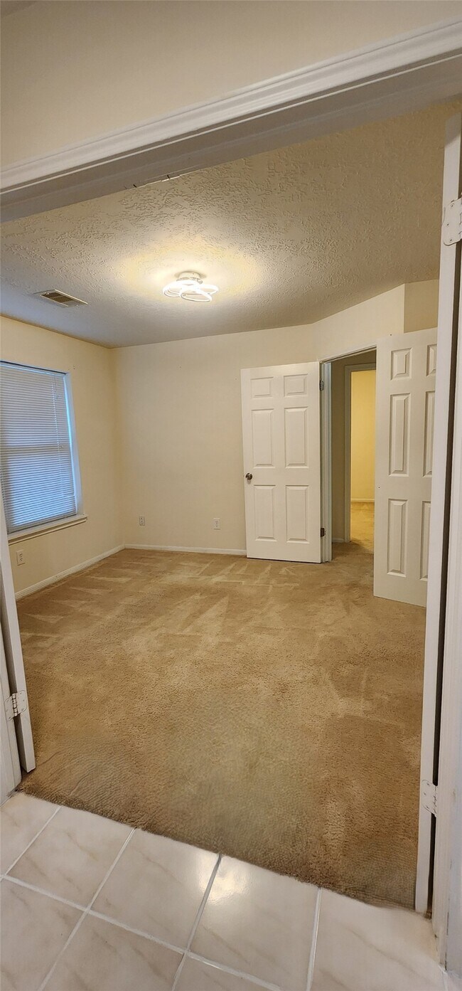 Building Photo - 16807 Sussex Dr