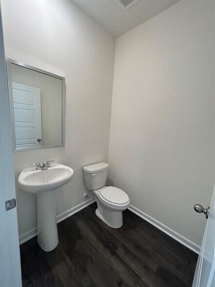 Building Photo - 1253 Cades Walk