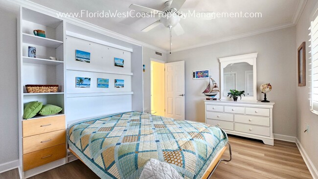 Building Photo - LOVELY SIESTA KEY CONDO FOR LONG TERM LEAS...