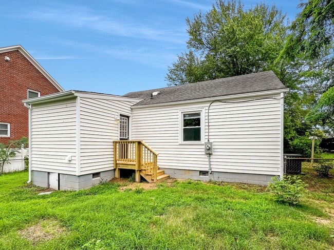 Building Photo - Fully Renovated 3-Bedroom Gem in West End ...