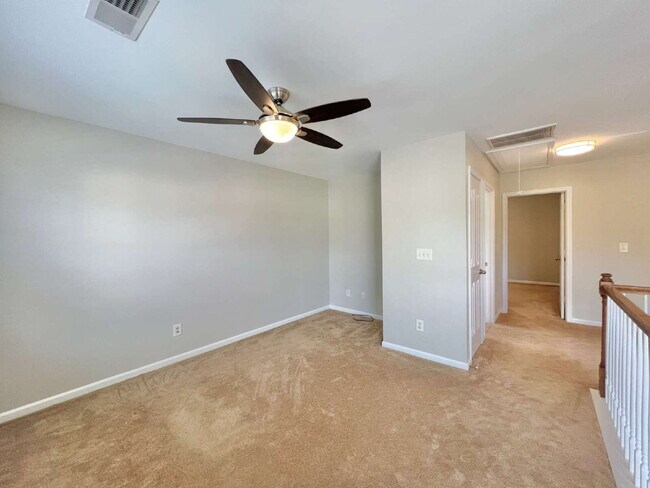 Building Photo - SPACIOUS 3 BEDROOMS!