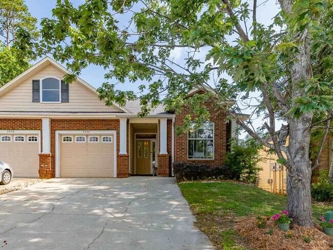 Building Photo - Beautiful 3 bedroom town home for rent Aug...