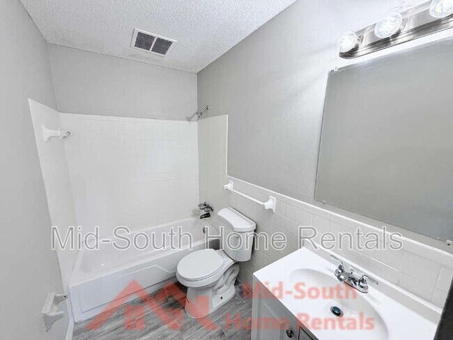 Building Photo - 139 N Claybrook St