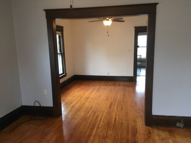 Building Photo - 3237 Grand Ave S