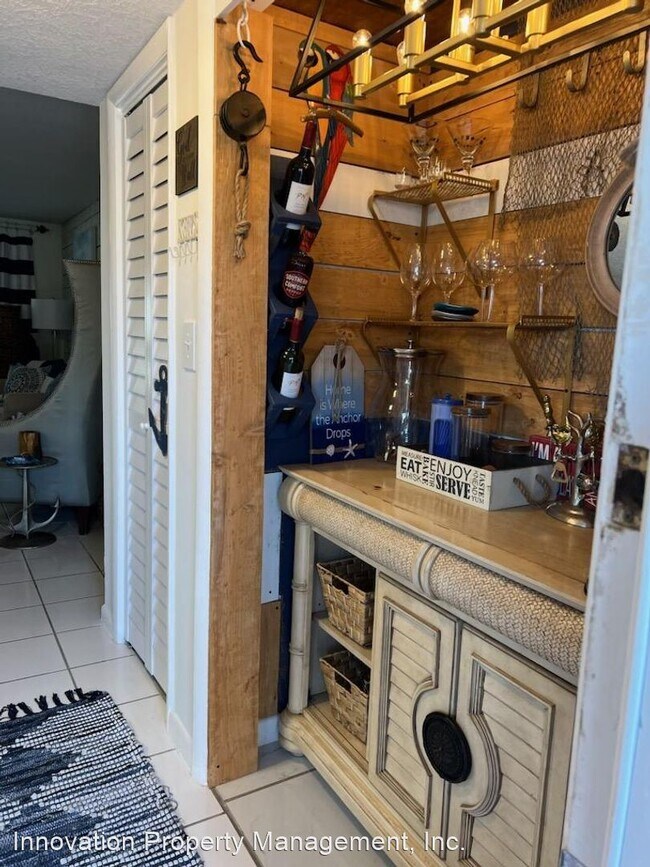 Building Photo - 2 br, 1 bath Apartment - 2 Bedroom 1 Bath ...