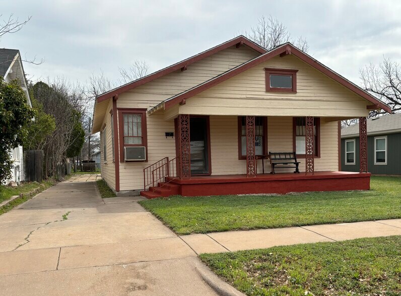 Building Photo - 1303 Taylor St