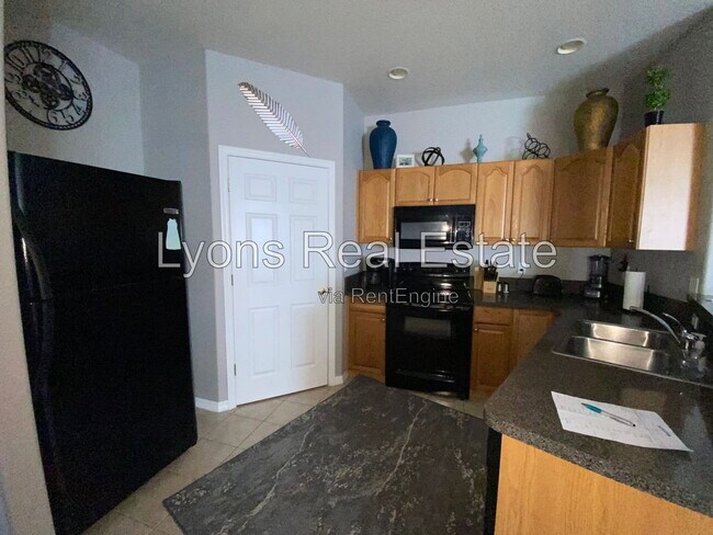 Building Photo - 324 Lomond Dr