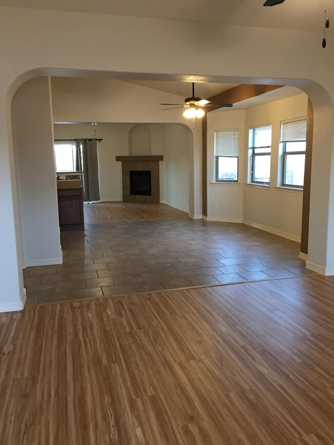 Building Photo - 14345 Apache Point Dr