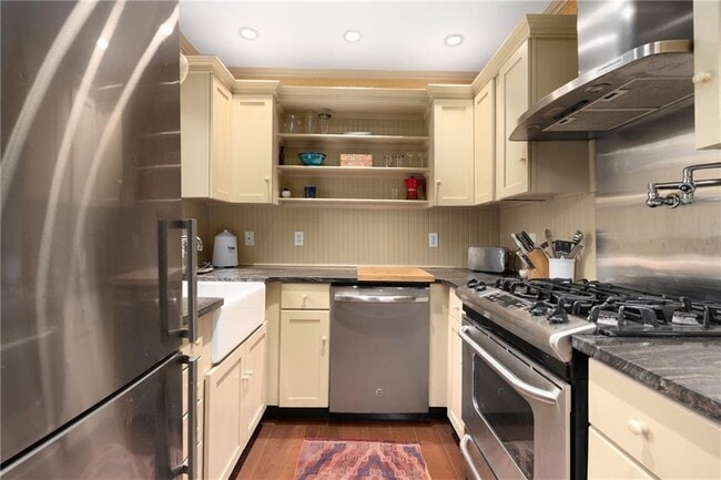 Building Photo - 6 Cozzens Ct