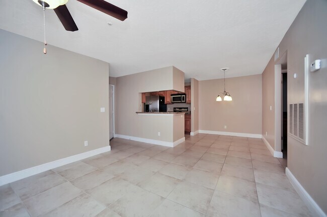 Building Photo - 7667 N Wickham Rd