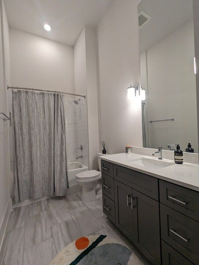 Building Photo - Modern Condo in the heart of East Nashville, just steps from South Inglewood Park!