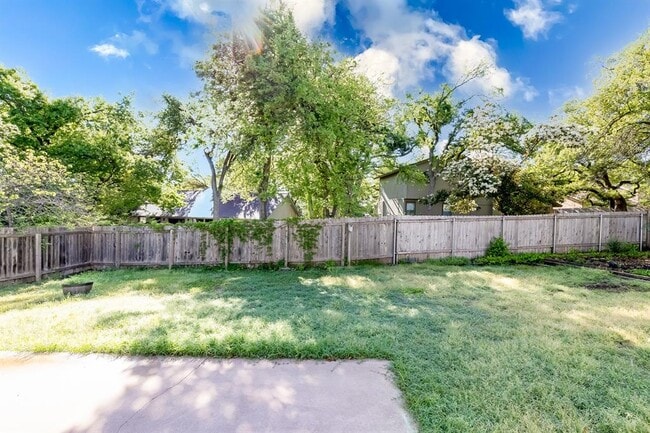 Building Photo - 11209 Deadoak Ln