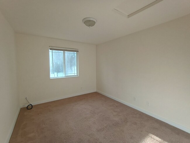 Building Photo - Freshly Painted Duplex in the Heart of Silverdale