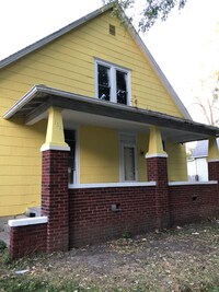 Building Photo - 1524 E Prairie St