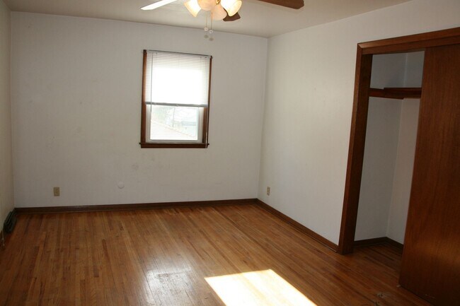 Building Photo - W 2nd St 1408-1410