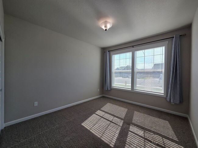Building Photo - Newer 3-Bed, 2-Bath home in Quincy, WA!