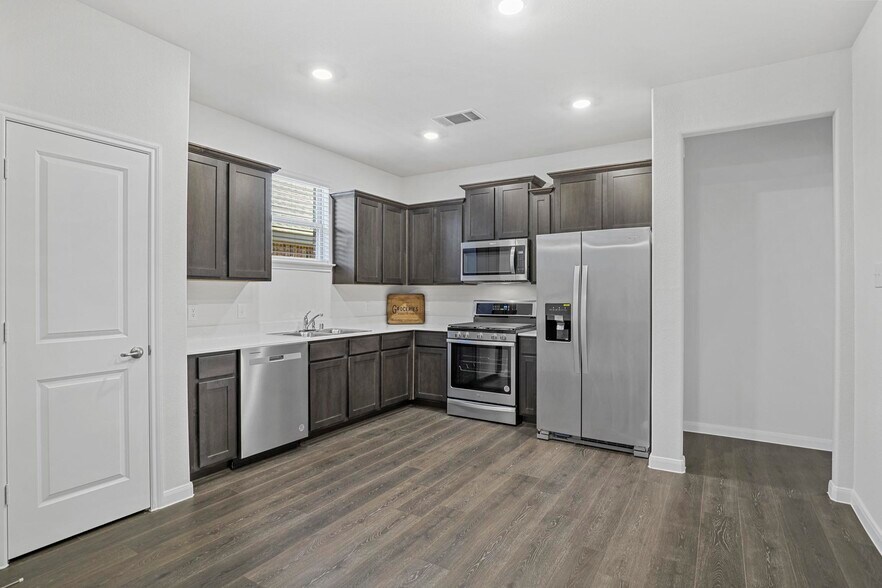 Building Photo - 3911 Nature Ct