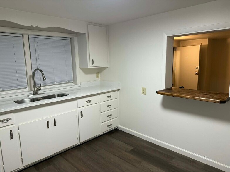 Building Photo - 4220 S 49th St