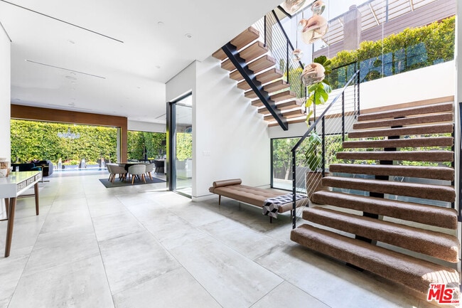Building Photo - 1540 N Curson Ave