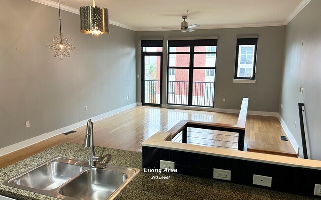 Building Photo - 129 Walnut St