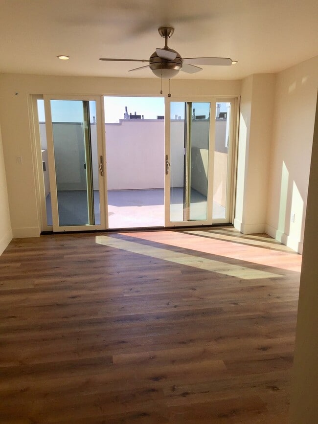 Building Photo - BREATHTAKING 1BD + Office/ 2BA in La Jolla...