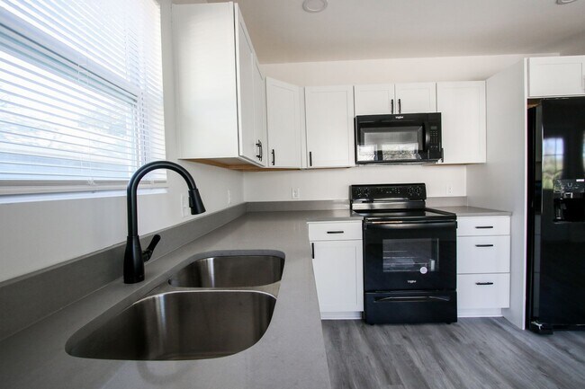 Building Photo - ?Move-In Special: $300 Off First Month if You Move by Feb 28, 2026!