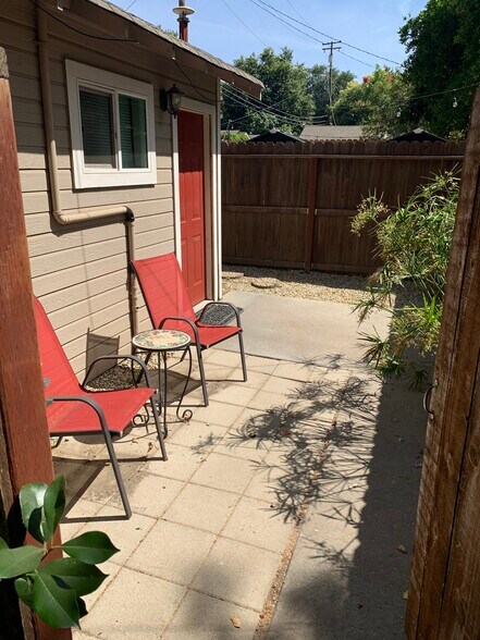 Primary Photo - 1050 E 8th St