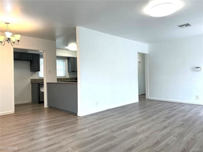 Building Photo - 3 br, 2 bath House - 9000 Sylmar Ave