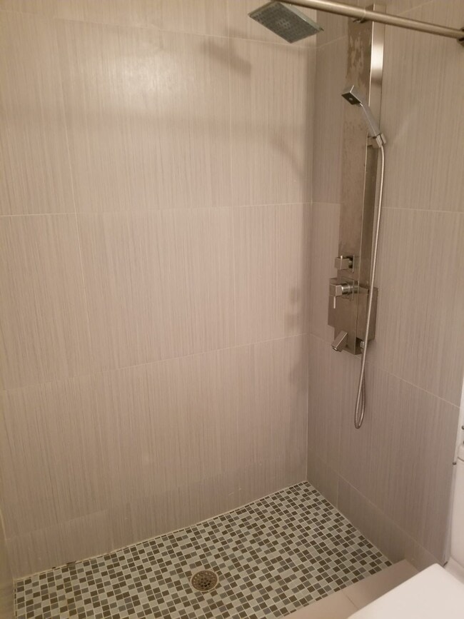 Building Photo - 1419 West Ave