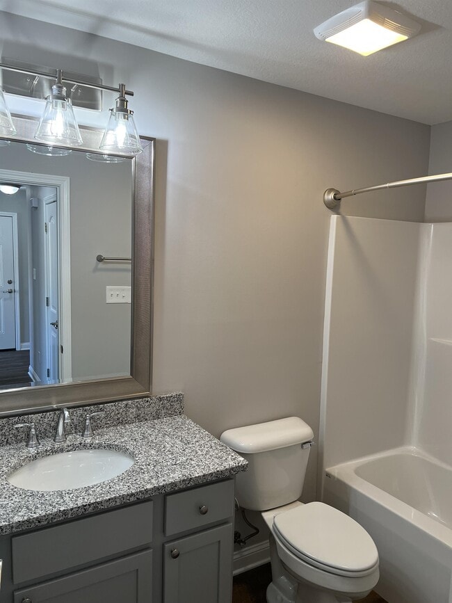 Building Photo - 800 Spring Park Rd