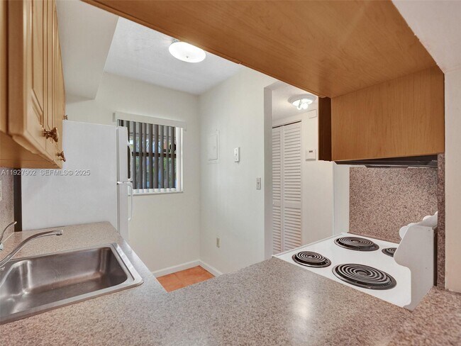 Building Photo - 4600 SW 67th Ave