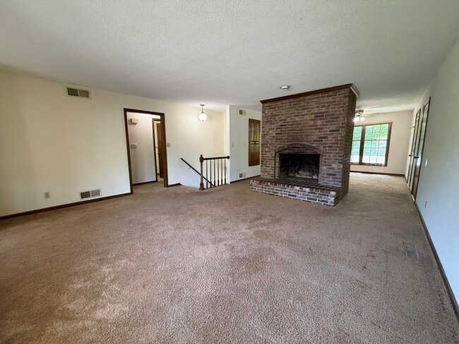 Building Photo - 1307 W Lexington Cir